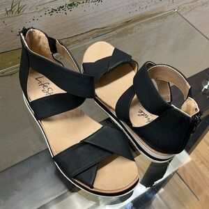 LIFE STRIDE - Black Open Toe Sandal